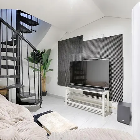 Apartment Au Coeur De Batignolles Avec Salon Tv