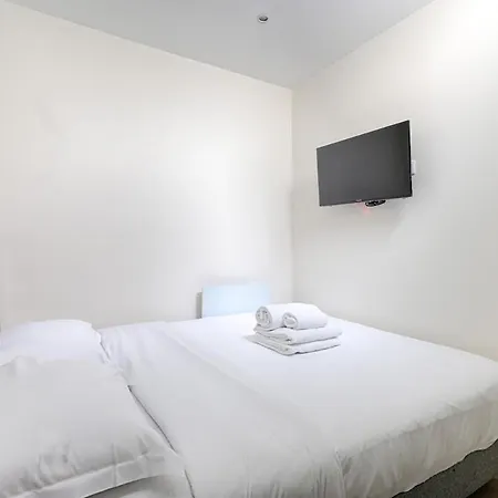 Au Coeur De Batignolles Avec Salon Tv