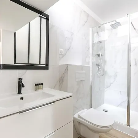 Au Coeur De Batignolles Avec Salon Tv Apartment
