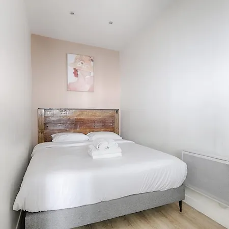 Au Coeur De Batignolles Avec Salon Tv * Paris
